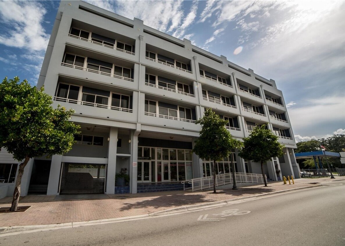 Primary Photo - Large spacious open loft in coconut grove