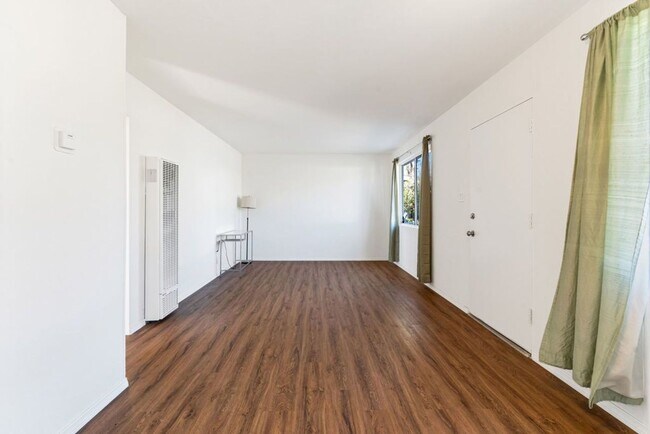 Foto del edificio - San Diego Modern 2-Bed/1-Bath Home with Laundry, Yard, and More Await!
