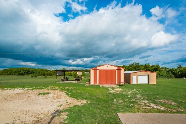 Building Photo - Country Living 3 Bed 2 Bath - Farmersville...
