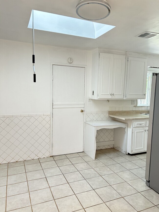 Building Photo - 751 Ruth Dr