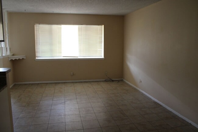 Building Photo - 3905 Flory Ave