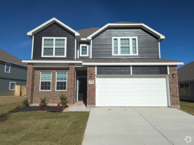 Building Photo - 2436 Dahlia Dr
