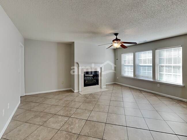 Foto del edificio - 4100 Edgeview Dr