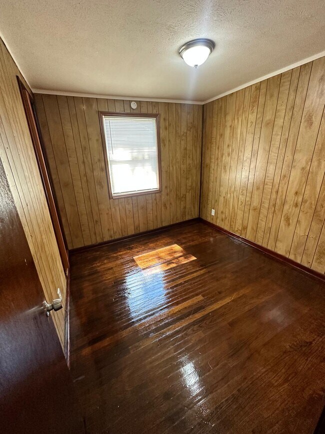 Foto del edificio - 7141 Elwood Ave