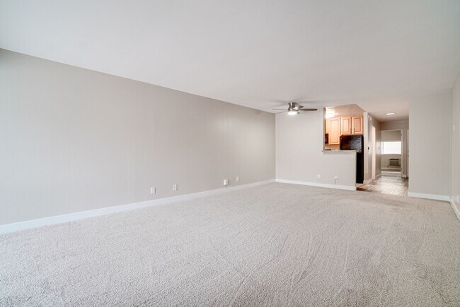 Foto del interior - Luxury Living with Scenic Views | Vue at Lake Murray Apartments in San Diego, CA