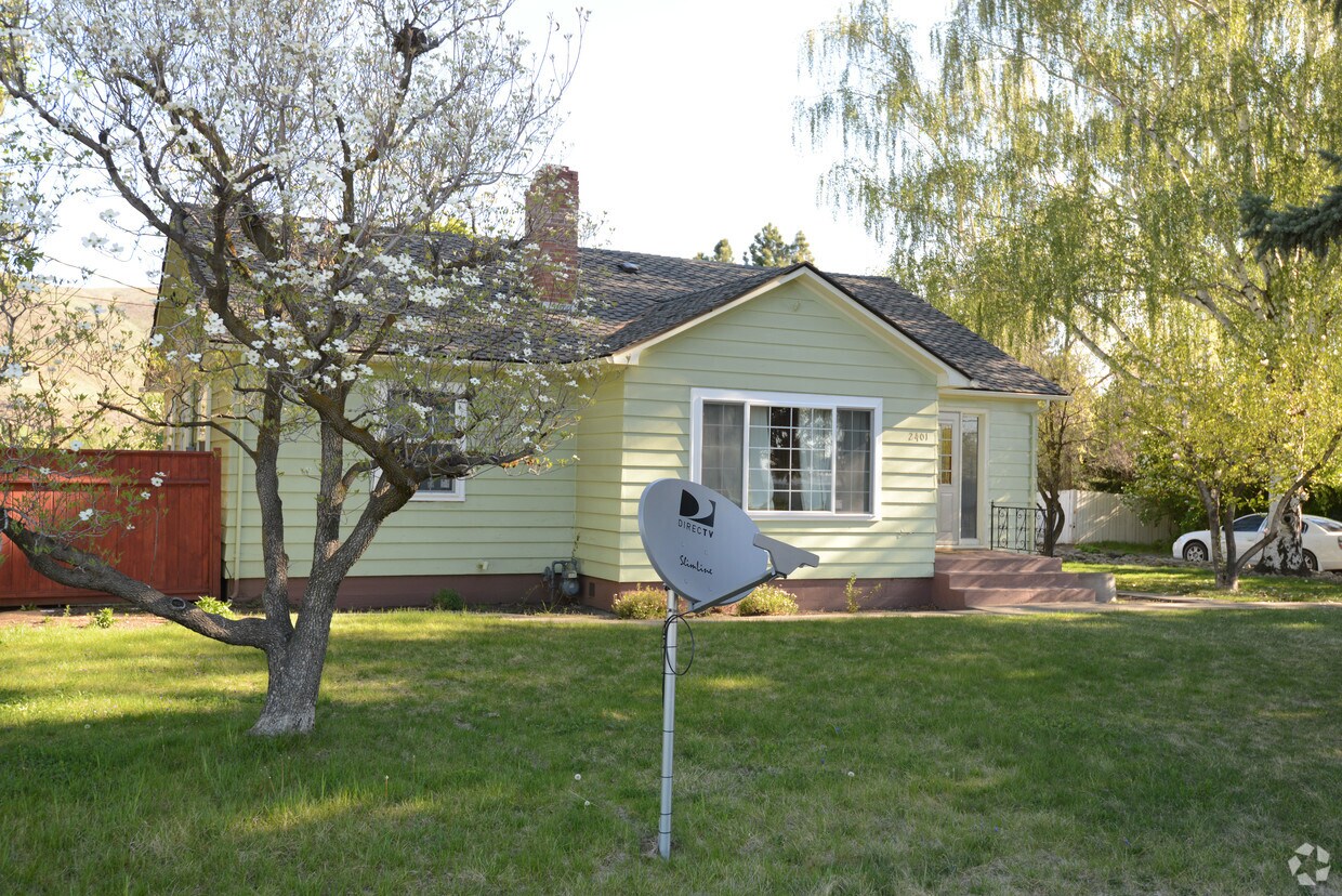 Primary Photo - 2401 River Rd
