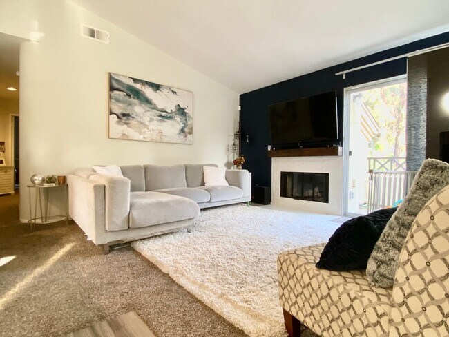 Living - 761 Brookstone Rd