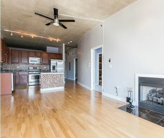 Building Photo - 1305 S Michigan Ave