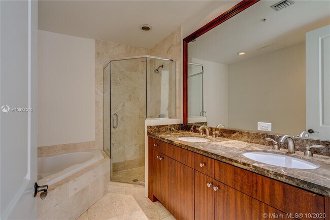 Building Photo - 1607 Ponce de Leon Blvd