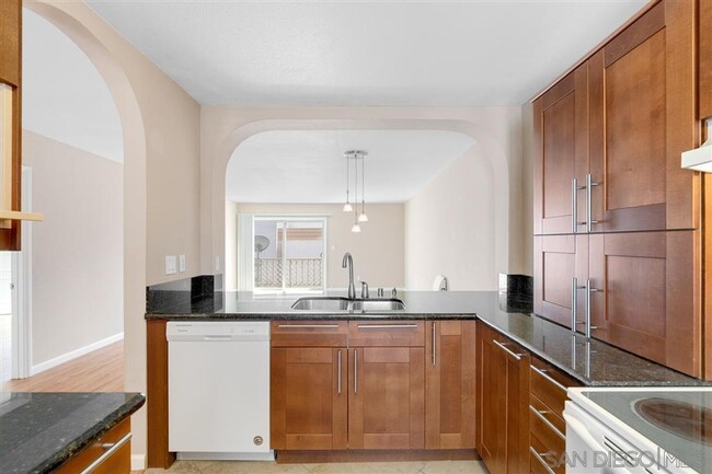 Foto del edificio - $3,400 - 3 Bed / 2 Bath Condo in Kearney Mesa
