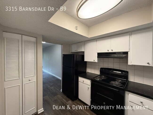 Building Photo - 3315 Barnsdale Dr