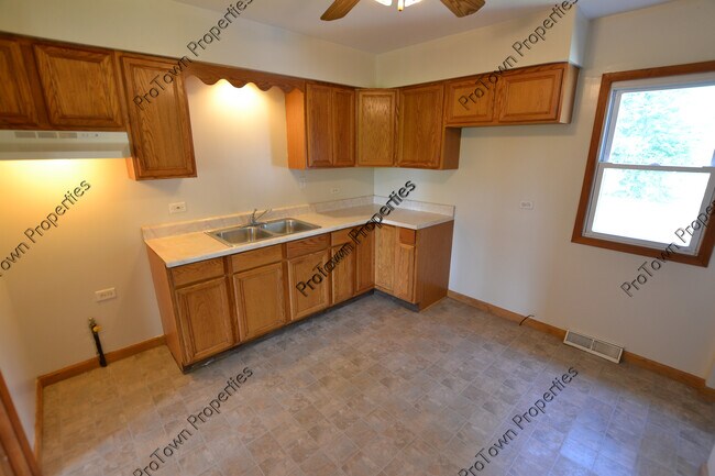 Foto del edificio - 821 Penfield Ave