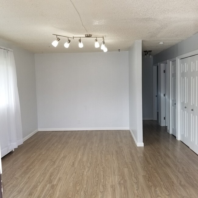Building Photo - 4430 Van Buren St