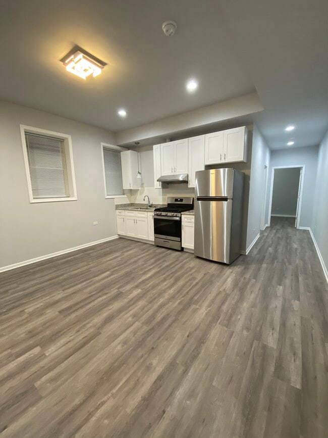 Building Photo - 2893 S Archer Ave