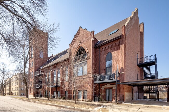 Building Photo - 2900 W Shakespeare Ave