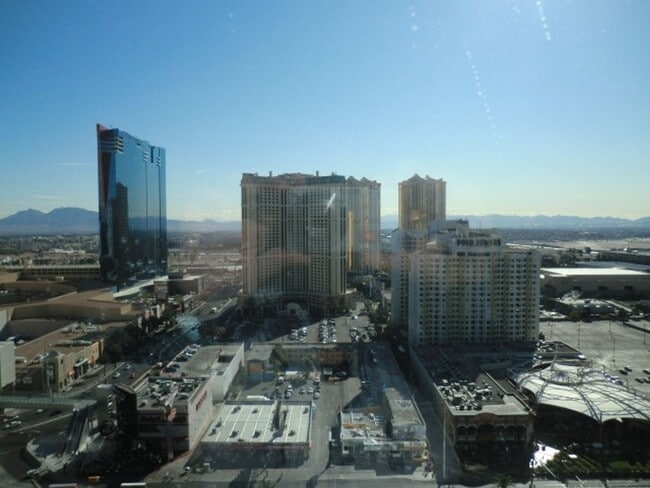 Building Photo - Beautiful 1-bed condo available at Veer
