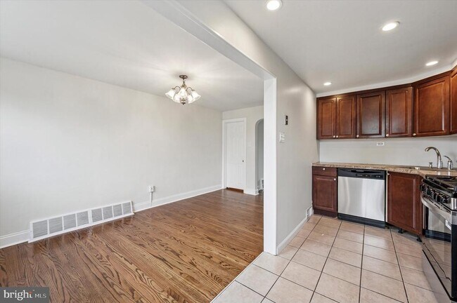 Building Photo - 234 Westbrook Dr
