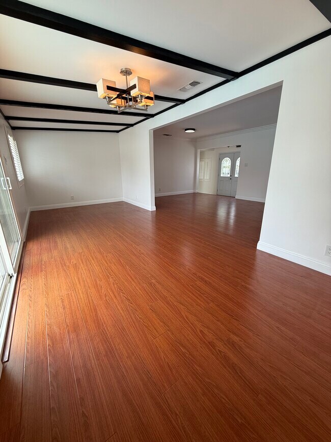 Foto del edificio - 17346 Martha St