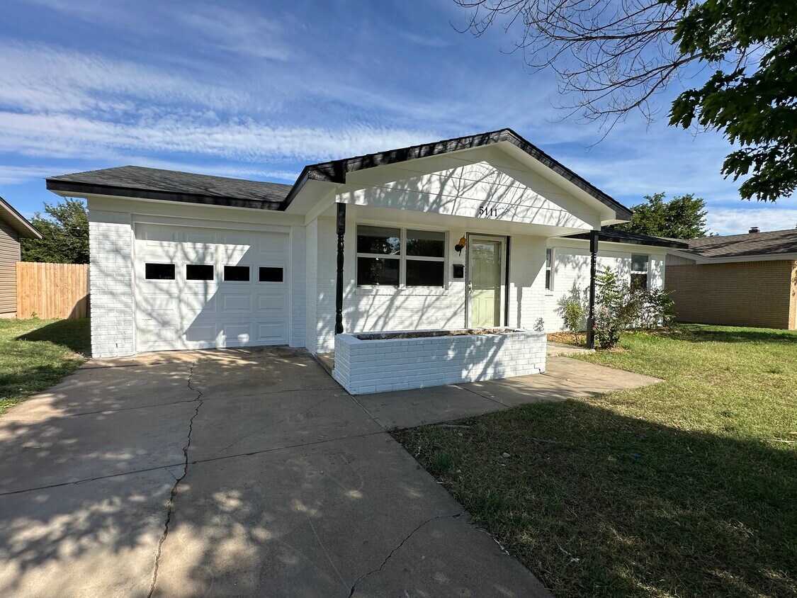 Foto principal - 5111 Benton Dr