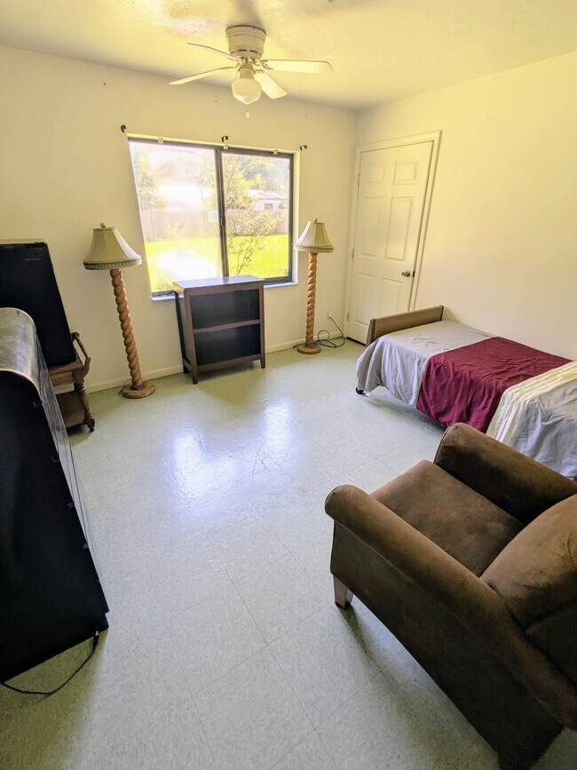 Foto del edificio - 5650 NW 219th Street Rd