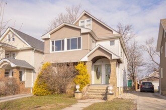 Building Photo - 14718 Bayes Ave