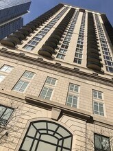 Building Photo - 10 E Delaware Pl