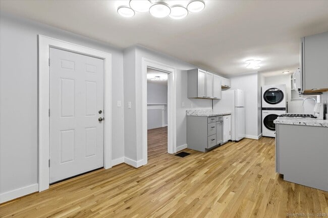 Foto del edificio - 183 Bradley St