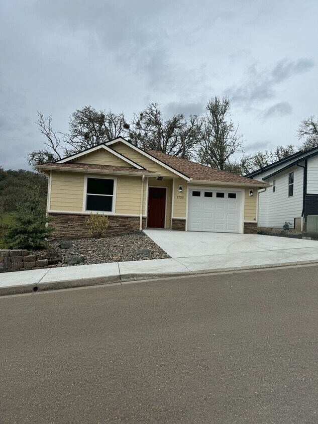 Primary Photo - Brand new 2 bedroom 2 bath home with offic...