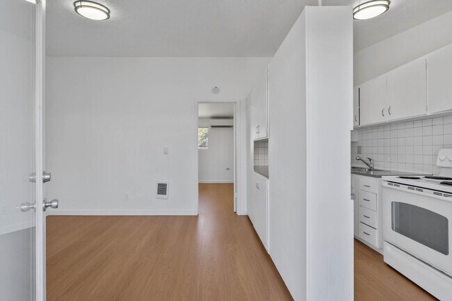 Foto del edificio - 460-492 N Broadway St - 472