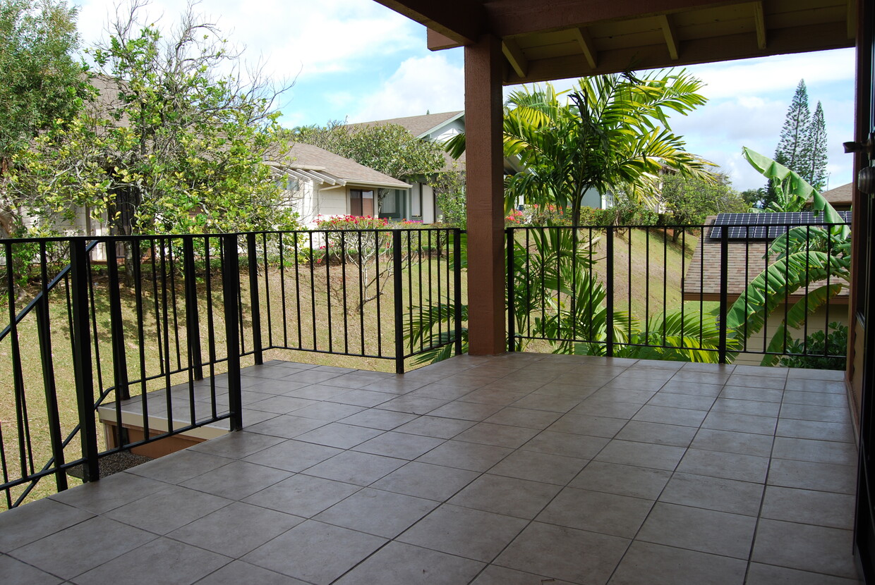 Patio - 98-1704 Kaahumanu St