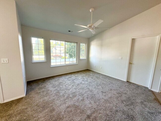 Foto del edificio - Affordable living at The Westside Apartments!