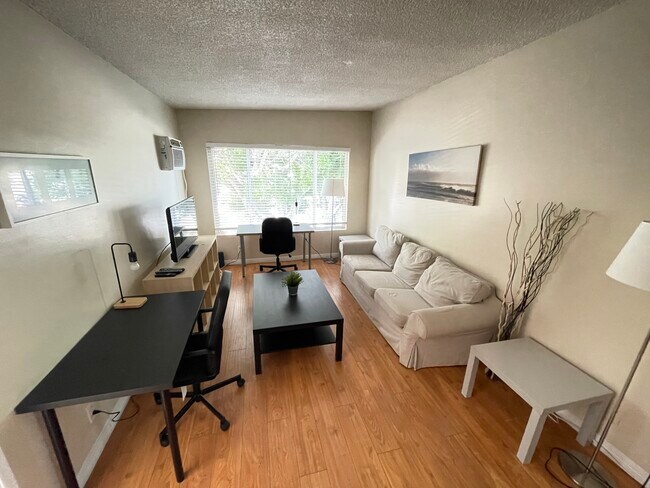 Building Photo - 4232 Lindblade Dr