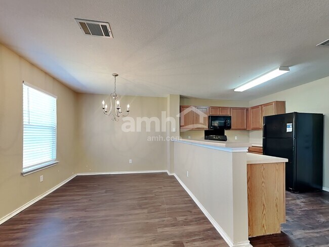 Foto del edificio - 275 Black Forest Rd