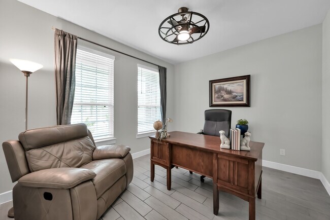 Foto del edificio - 2411 Sunset Mist Ln