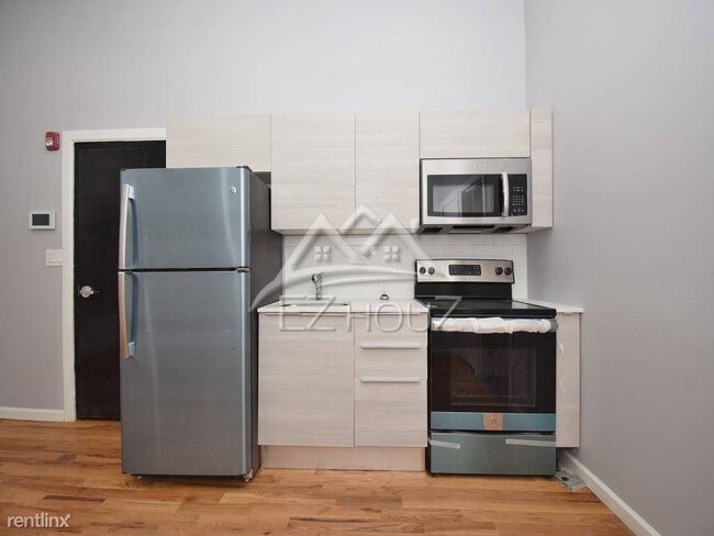 Foto del edificio - Studio, 1 bath Apartment - 7 N Carey St,1