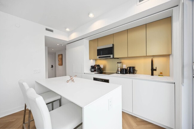 Photo du bâtiment - 225 Adelaide St W