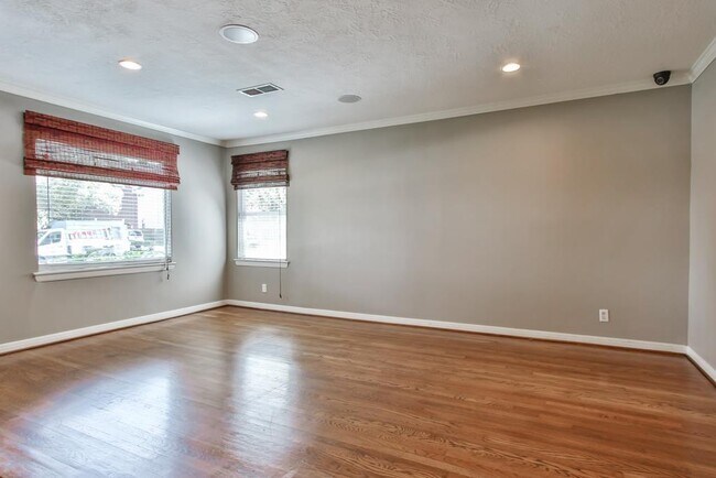 Foto del edificio - 4614 Maple St