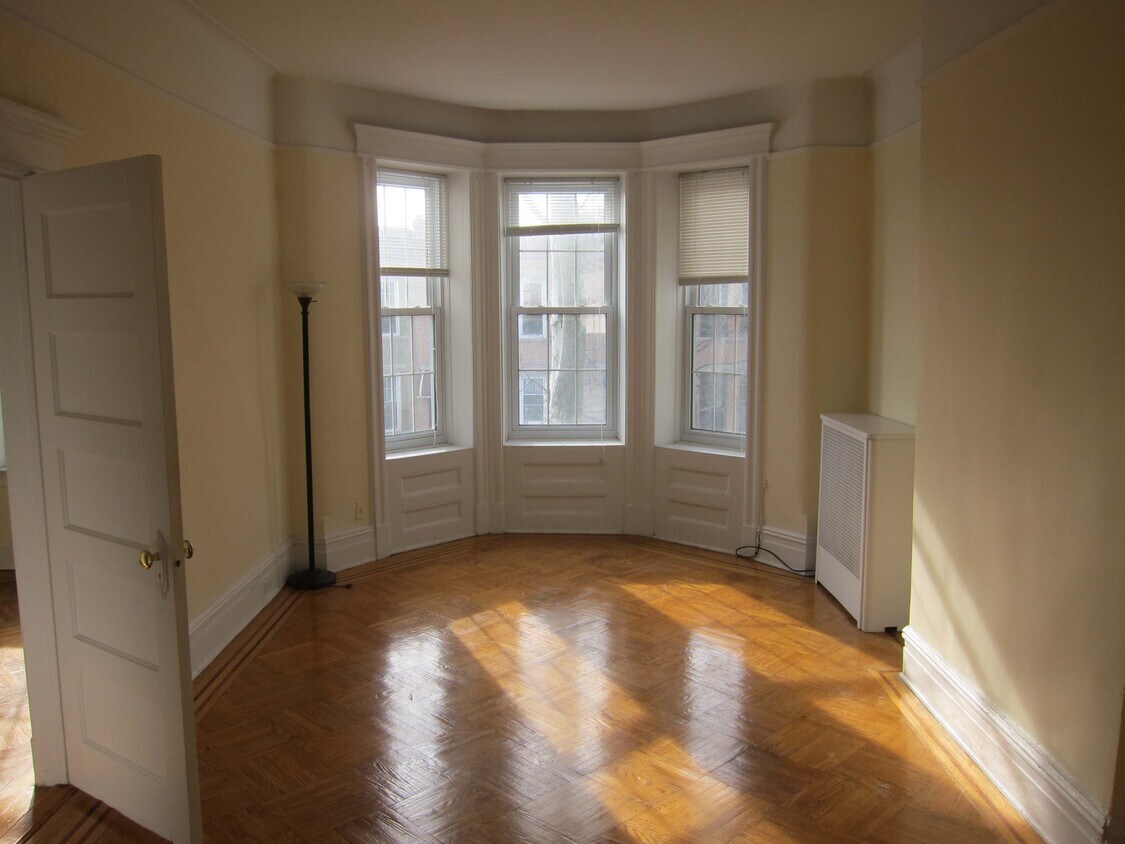 Building Photo - 523 72nd St