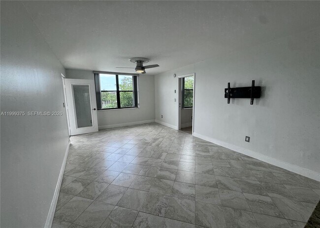 Foto del edificio - 14415 N Kendall Dr