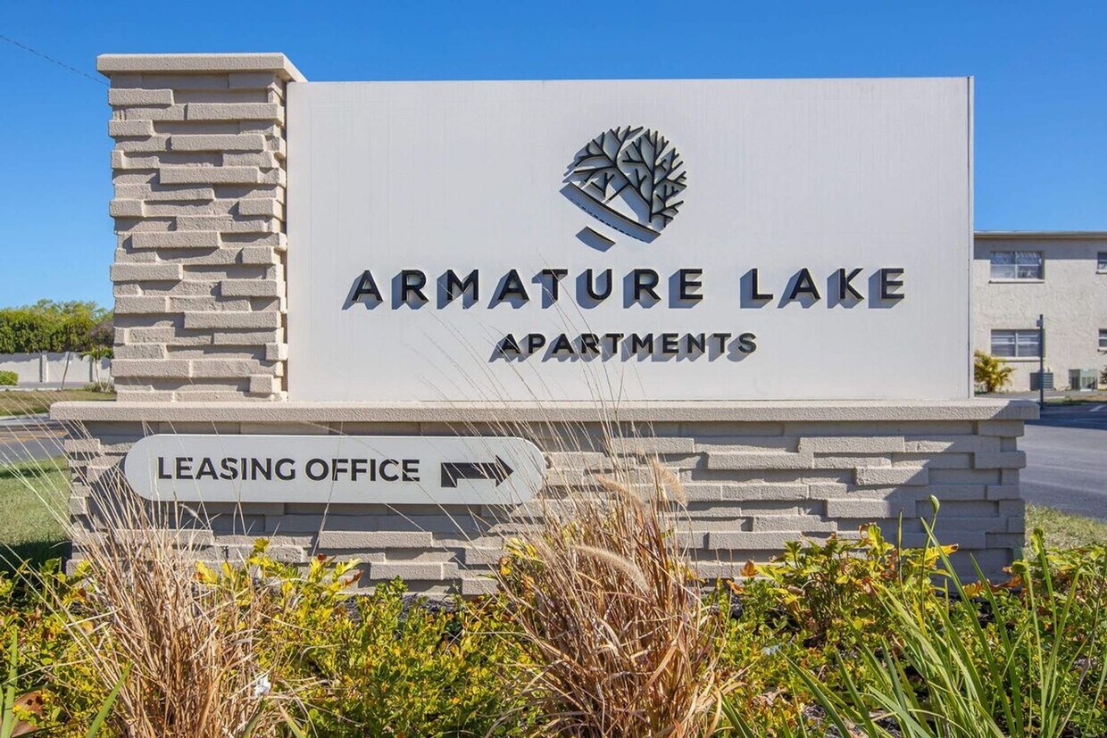 Foto principal - Armature Lake Apartments - A Place to Call Home