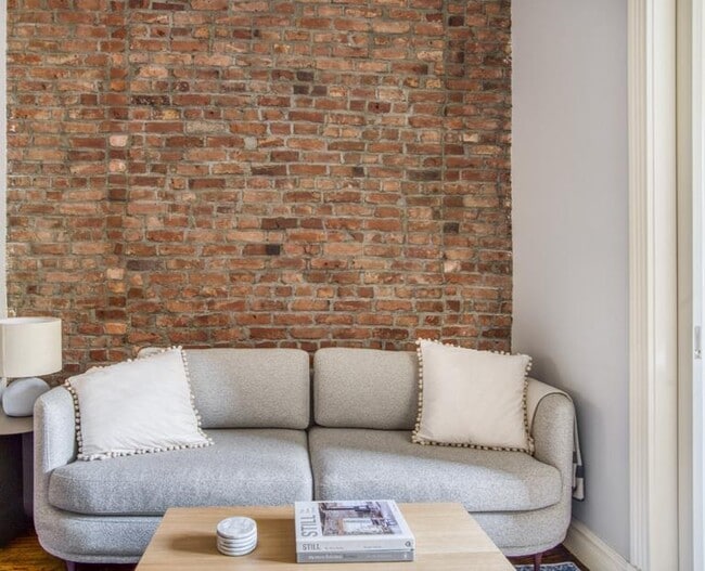 Building Photo - 248 Mott St