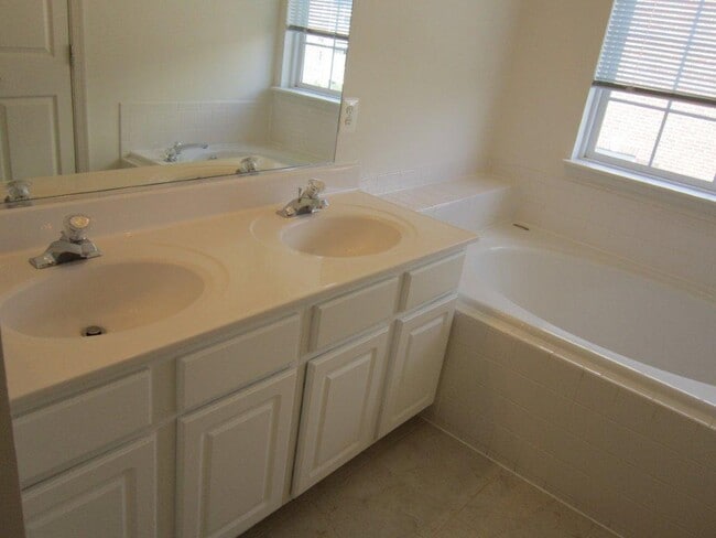 Master Bath - 719 Pleasant Dr