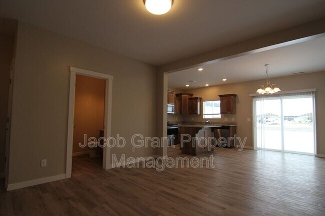 Foto del edificio - 650 Ruby Cir