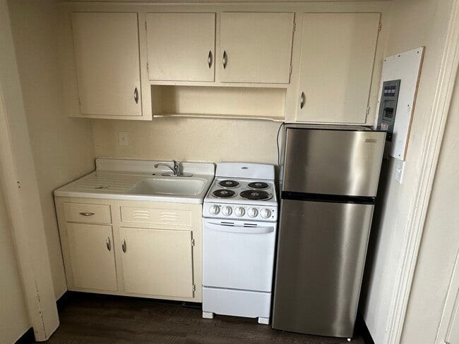 Building Photo - Virginia Junction