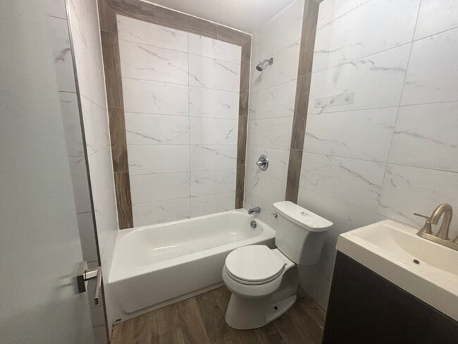 Building Photo - 1607 John F. Kennedy Blvd