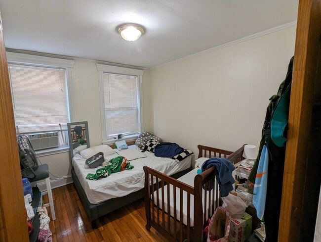 Building Photo - 364 Riverway