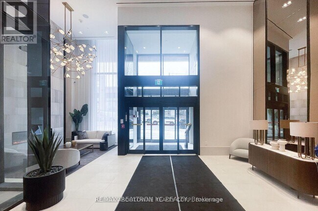 Photo du bâtiment - 2020 Bathurst St