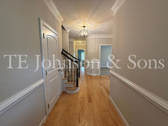 Building Photo - Beautifully Appointed Home in Clemmons