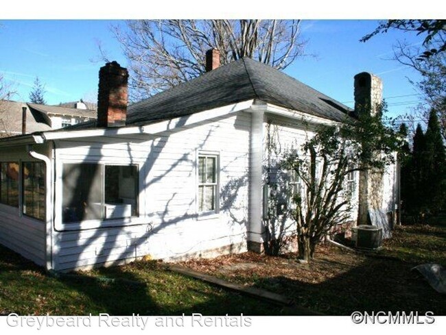 Building Photo - 2 br, 1 bath House - 1013 Montreat Rd
