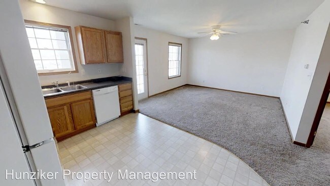 Foto del edificio - 1324 Mayfield Dr